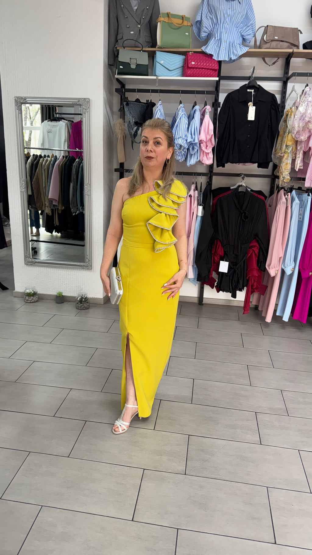 Rochie Maxi Galbenă cu Un Umăr și Volane cu Bordură Argintie