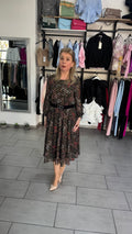 Rochie Midi cu Print Paisley și Buline pe Fond Negru, Cordon și Mâneci cu Volănașe