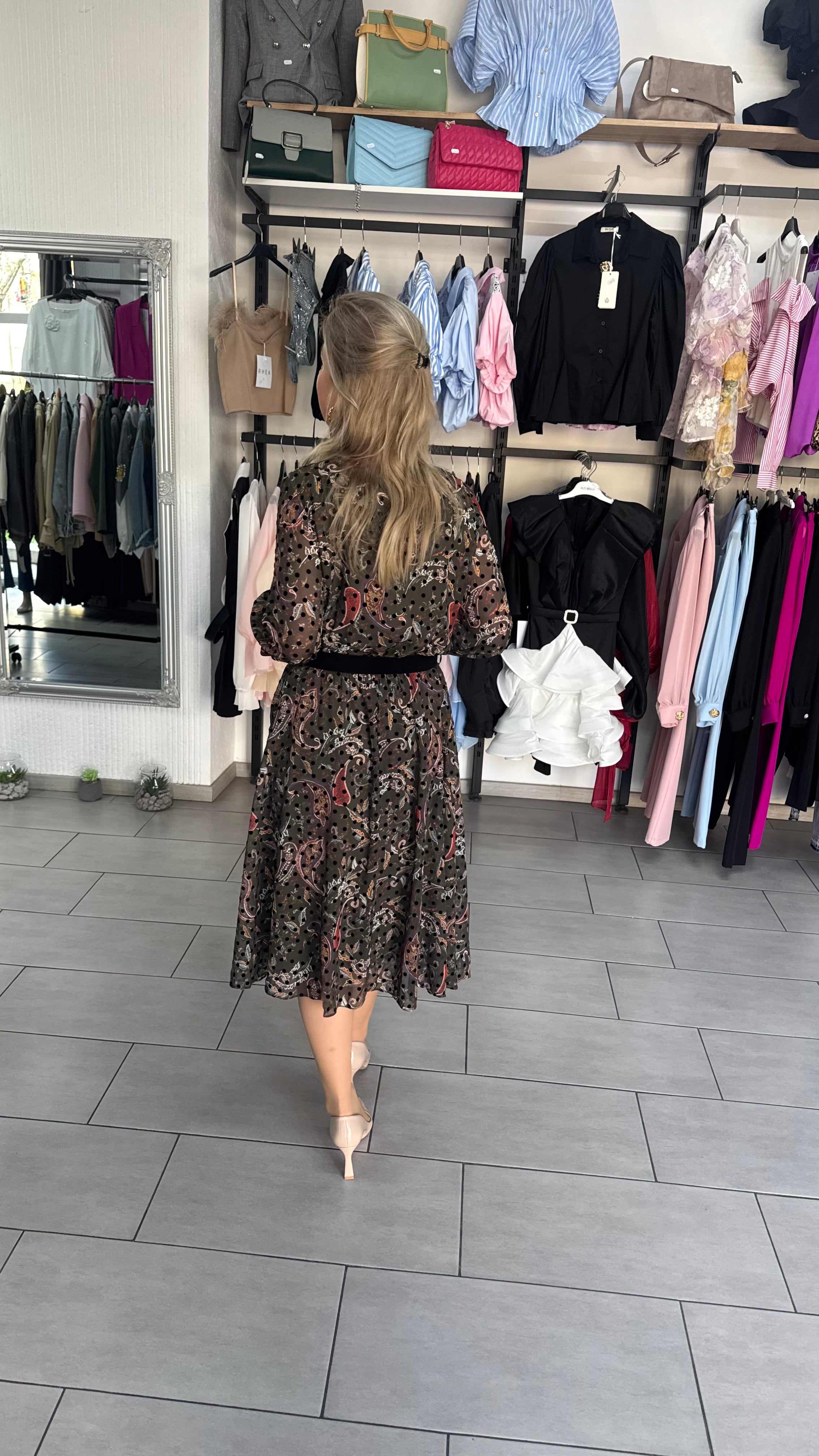 Rochie Midi cu Print Paisley și Buline pe Fond Negru, Cordon și Mâneci cu Volănașe