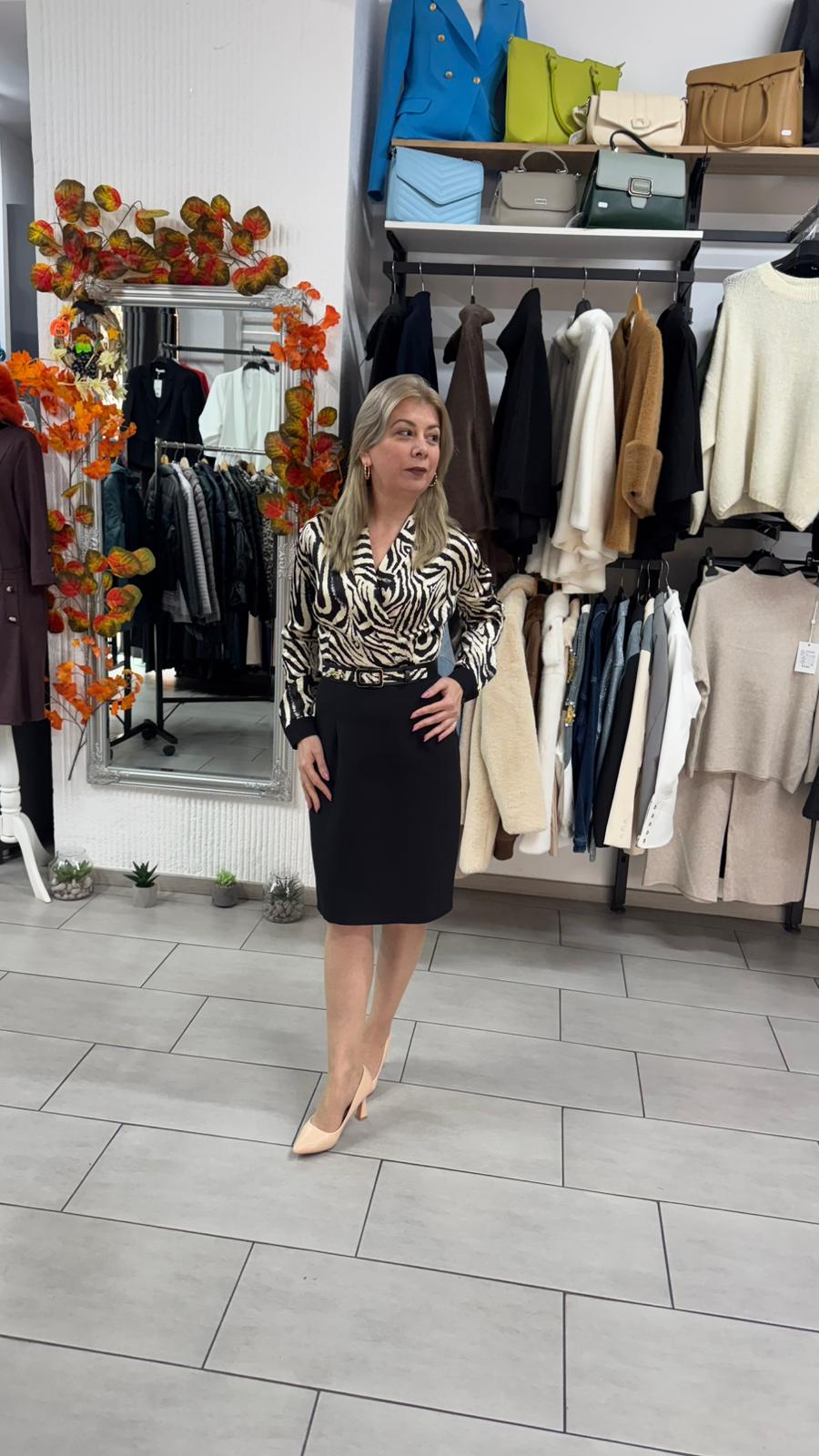 Rochie tip deux-pièces cu imprimeu animal print și fustă neagră conică