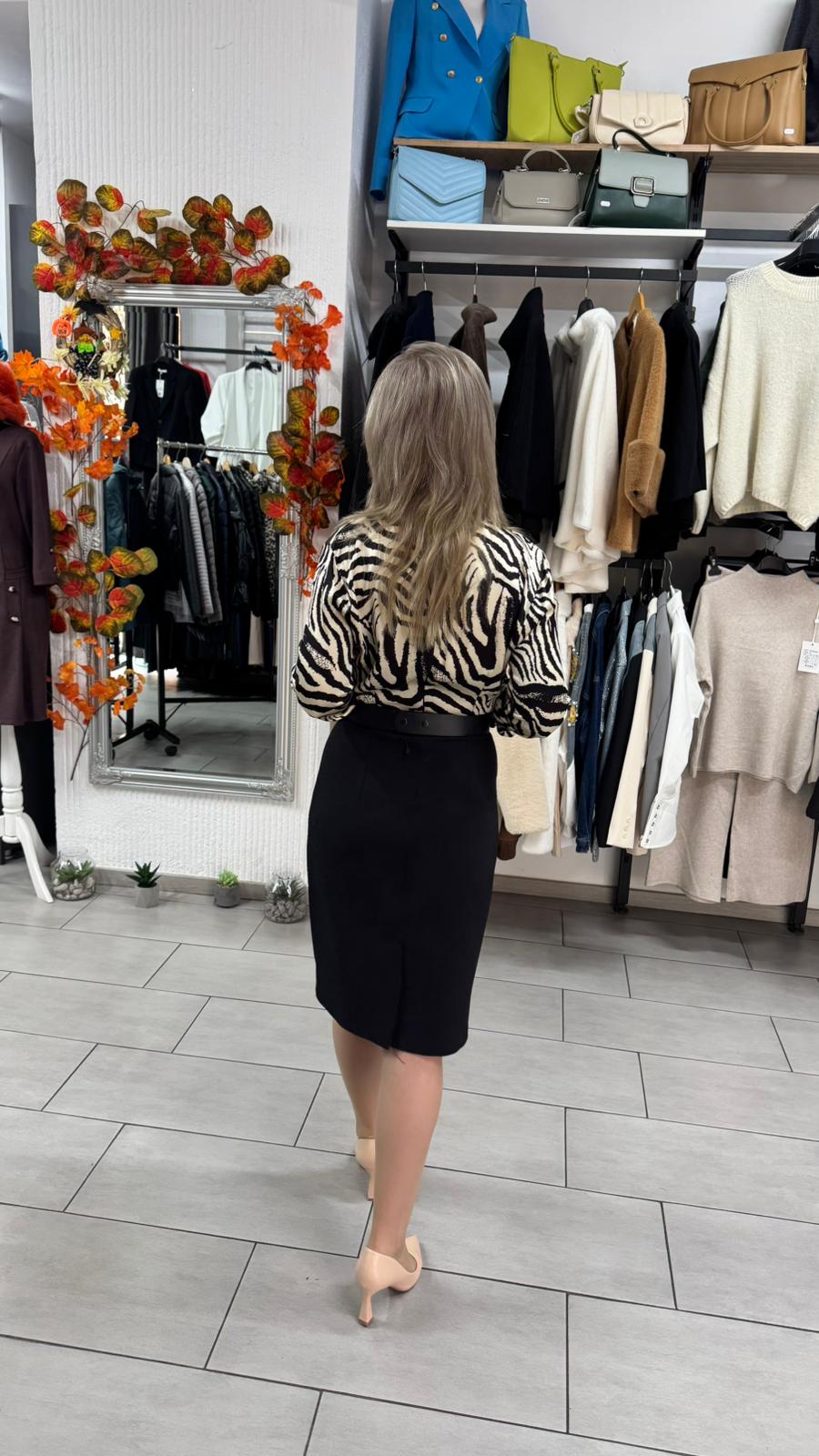 Rochie tip deux-pièces cu imprimeu animal print și fustă neagră conică
