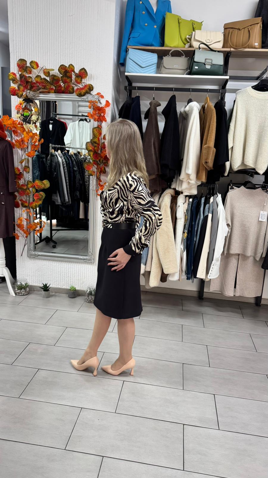 Rochie tip deux-pièces cu imprimeu animal print și fustă neagră conică