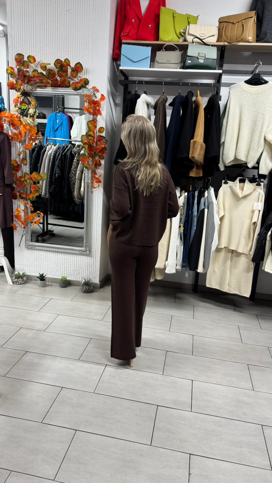 Compleu maro ciocolată din tricot fin cu croi lejer