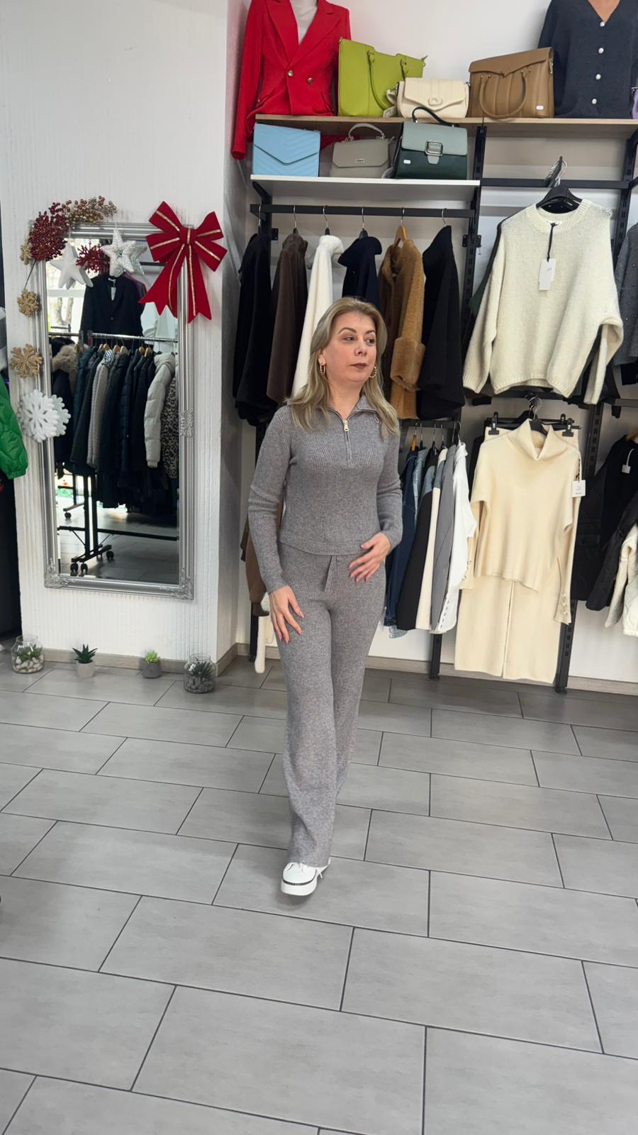 Compleu tricotat gri cu fermoar