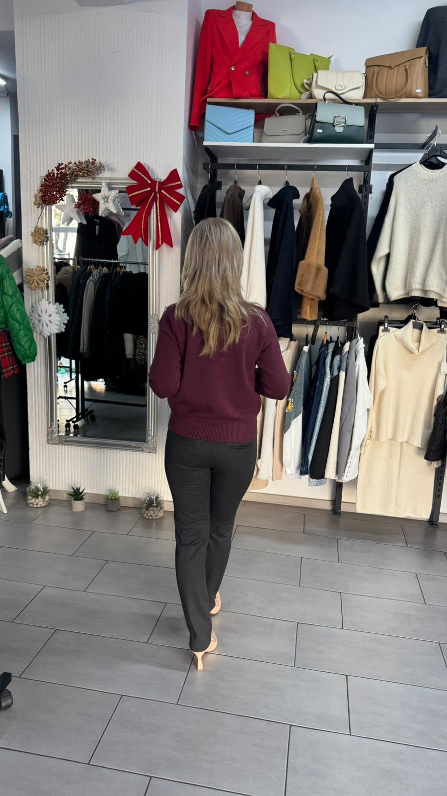 Pulover burgundy cu detalii pe umăr