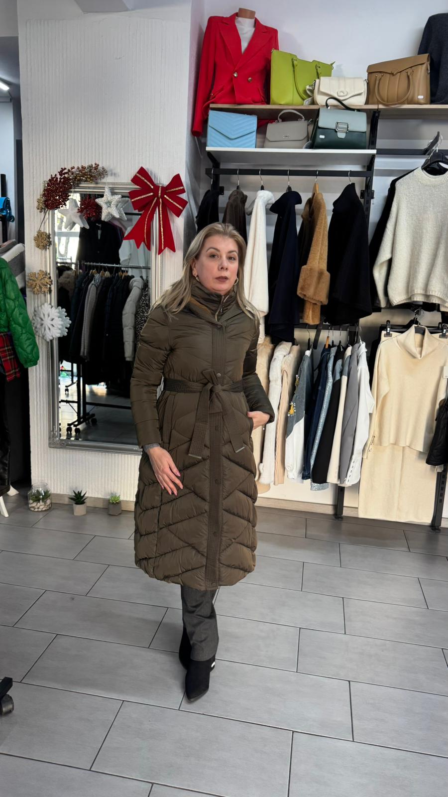 Geacă lungă kaki cu cordon și guler înalt