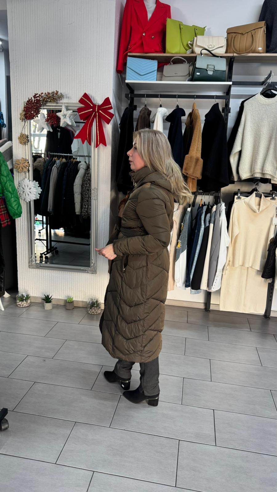 Geacă lungă kaki cu cordon și guler înalt