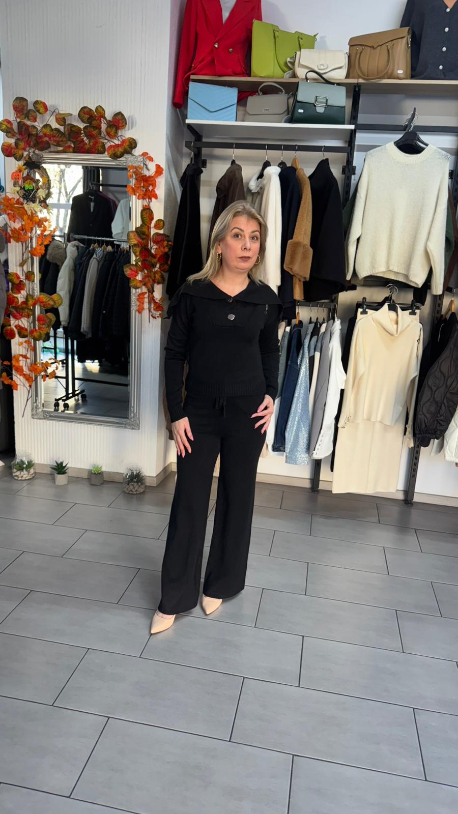 Compleu negru tricotat cu detaliu la guler