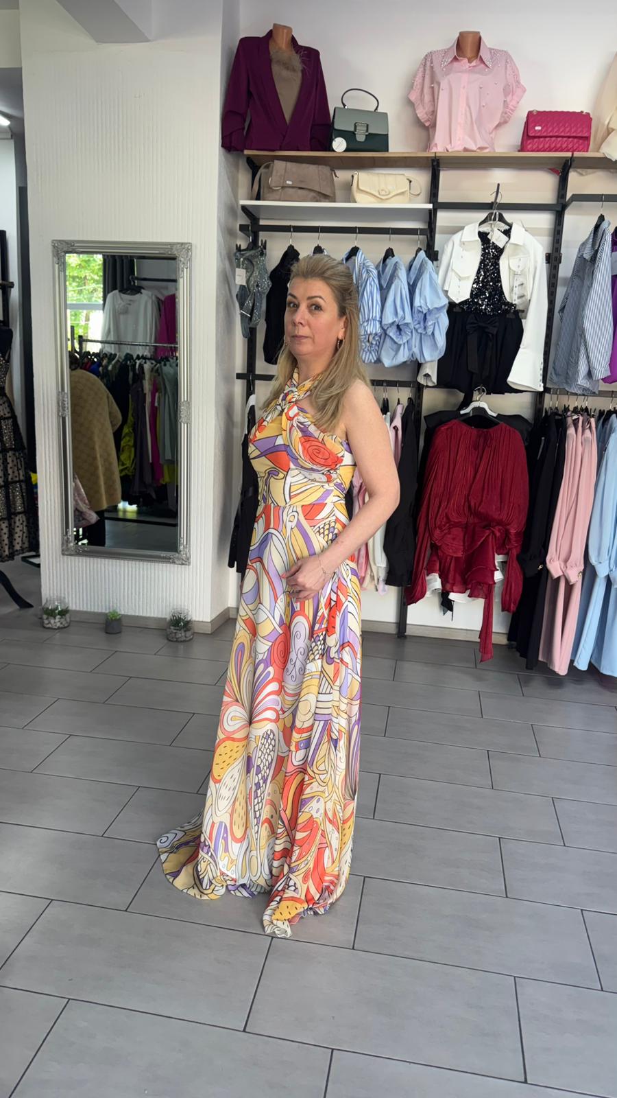 Rochie Maxi cu Print Abstract Multicolor stil Pucci, Decolteu Halter și Fustă Evazată
